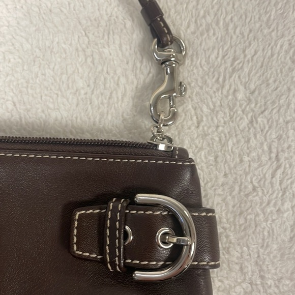 COACH-WRISTLET OR SMALL PURSE , BROWN LEATHER, GREAT CONDITION - Picture 6 of 7